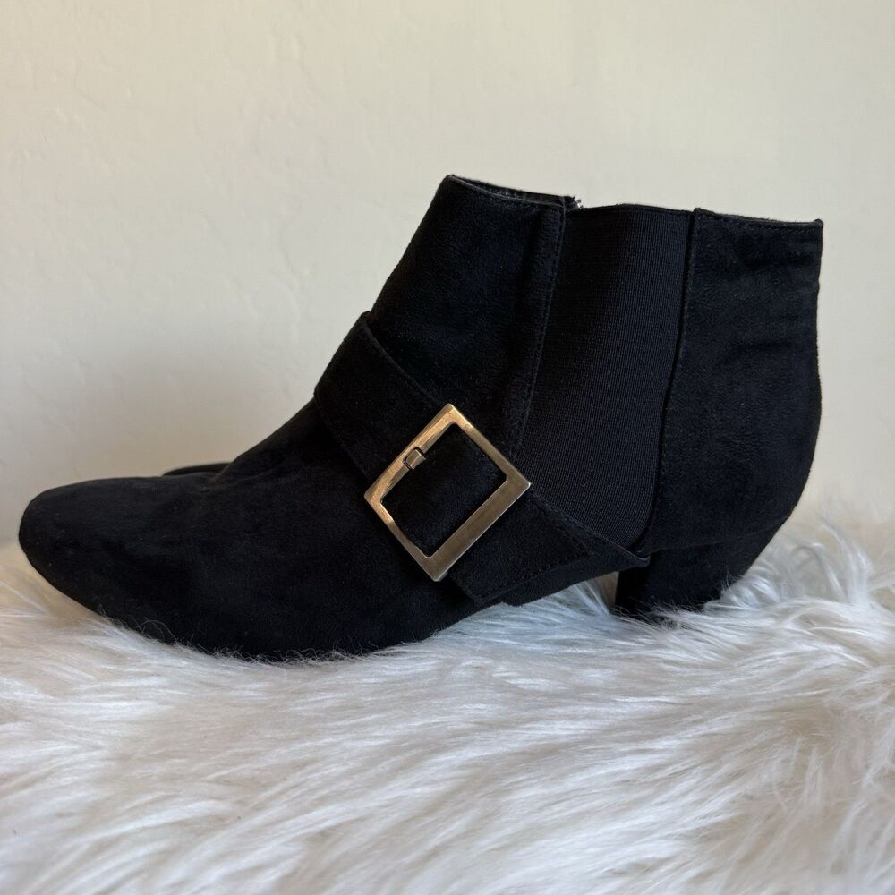 Comfort Plus By Predictions Faux Suede Black Buckle Heeled Ankle Bootie Witchy - Picture 4 of 9